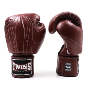 difference between muay thai and boxing gloves